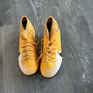 They don’t fit me anymore in almost good condition and price:120$